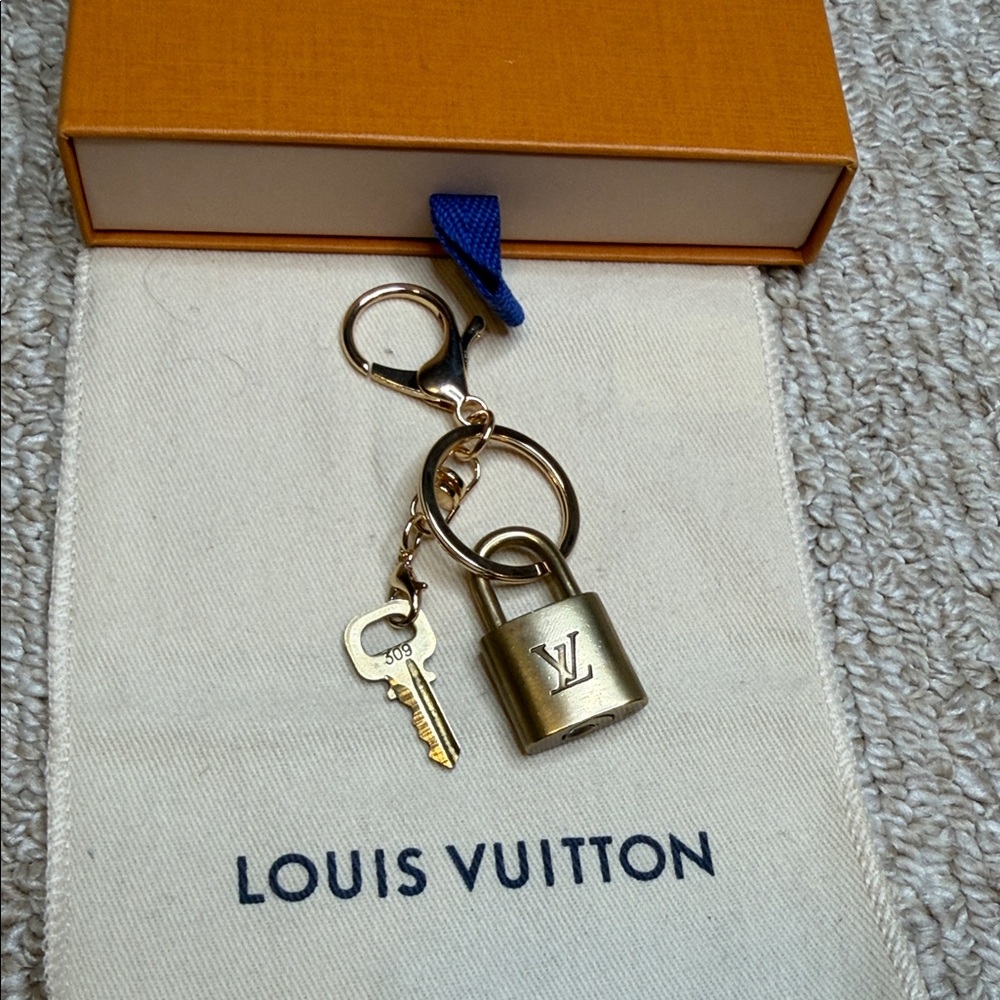 Louis Vuitton Gold Lock and Key Keychain #309